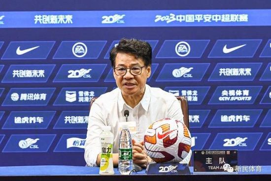 第45分钟，克罗斯外围远射打高了。